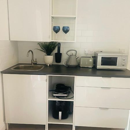 Basement Studio Apartment 발리나 외부 사진