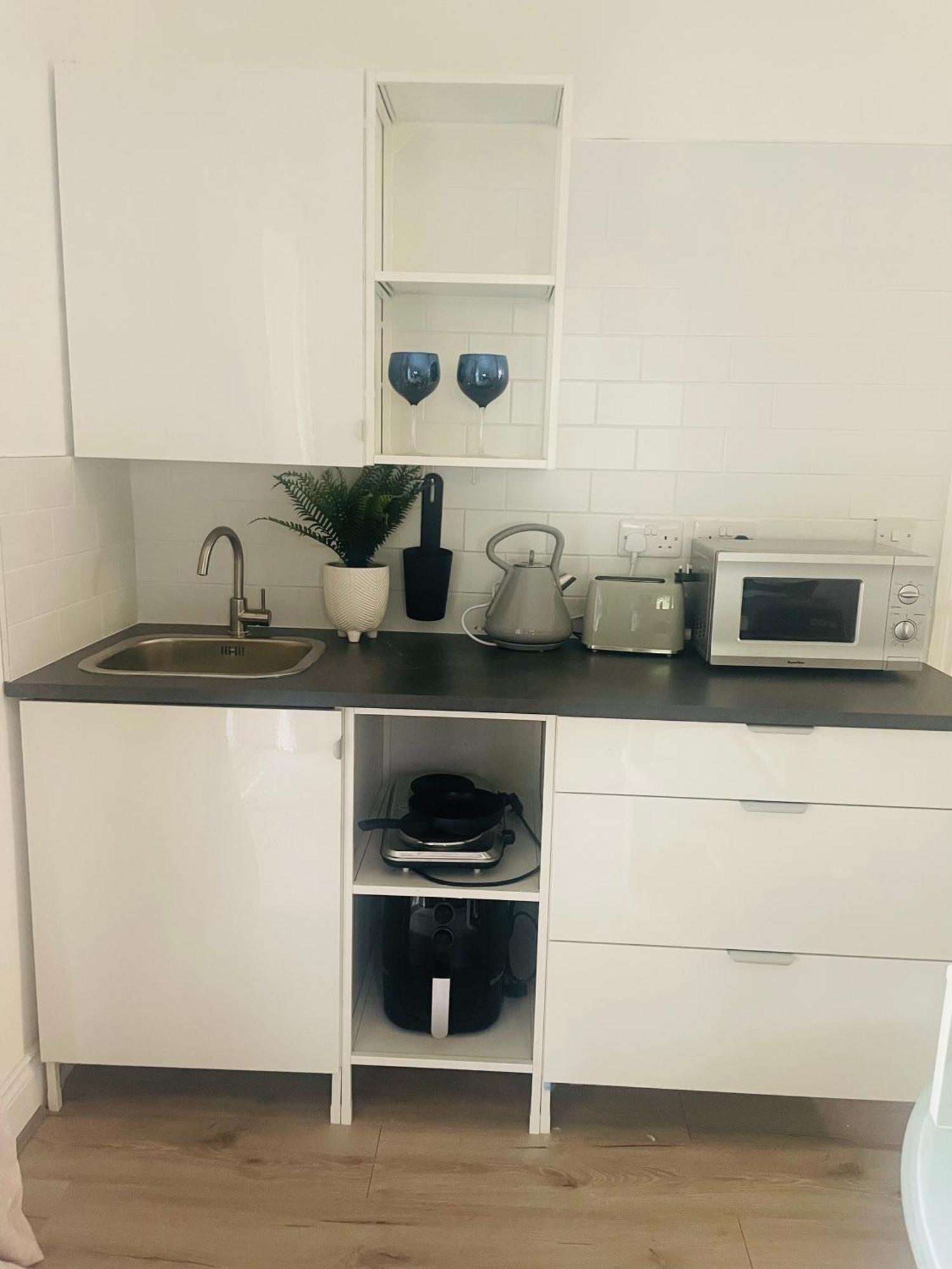 Basement Studio Apartment 발리나 외부 사진