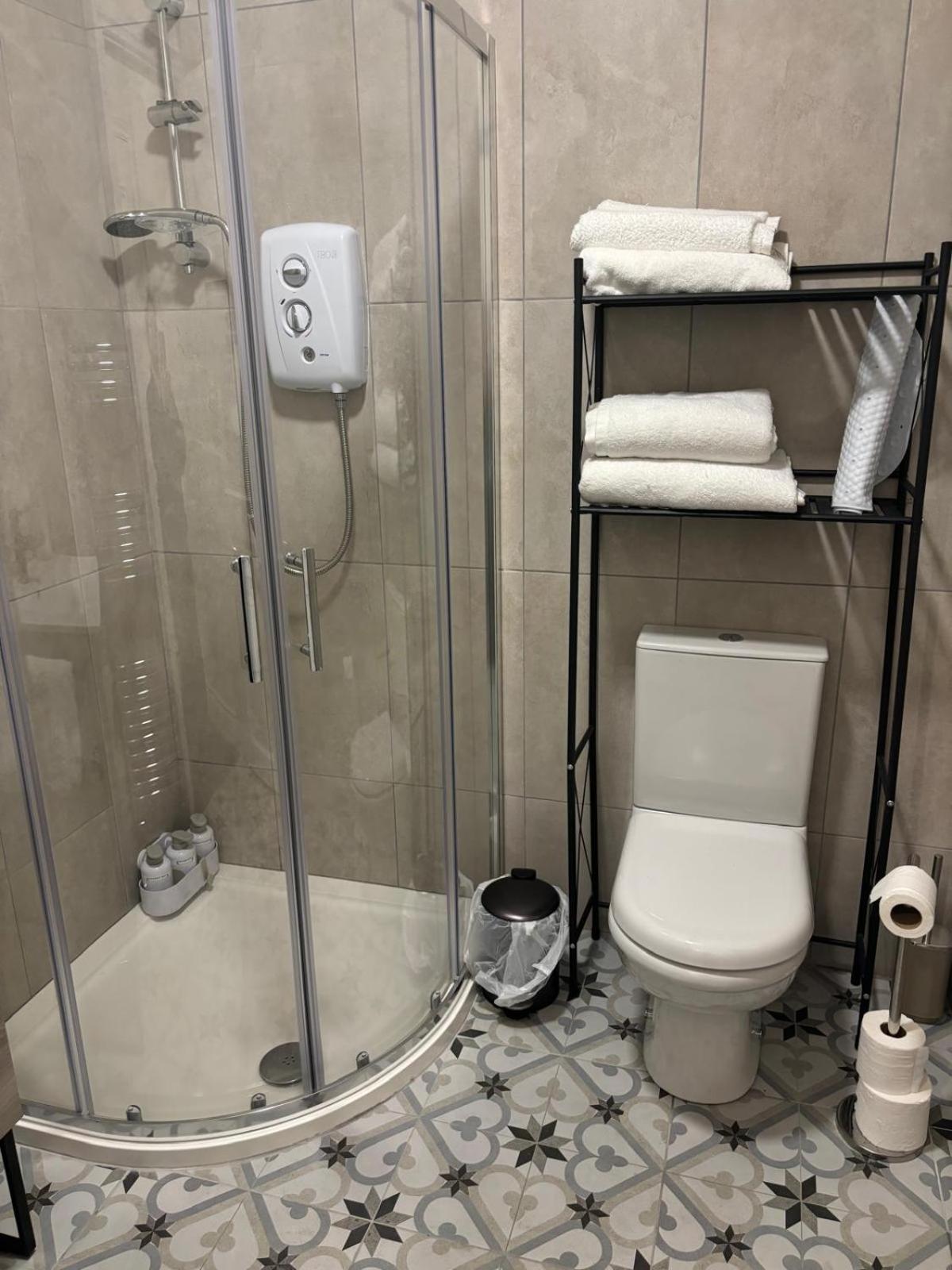 Basement Studio Apartment 발리나 외부 사진